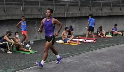 Marchistas de Colombia durante la primera práctica. 