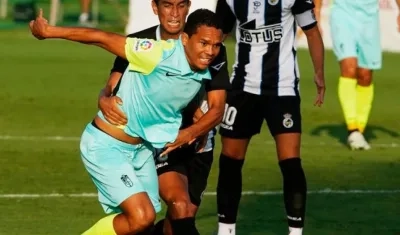 Carlos Bacca se estrenó con gol en el Granada.
