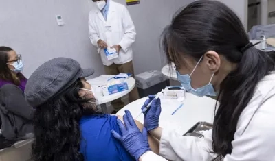 Medidas en Nueva York buscan impulsar la vacunación contra el Covid-19.