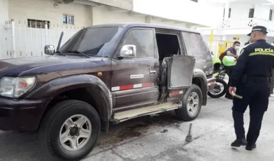 Así quedó el vehículo de transportador de valores tras el asalto. 