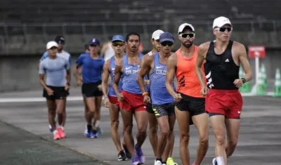 Marchistas colombianos que se preparan para el debut. 