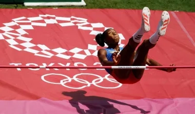 Evelis Aguilar durante el salto alto. 