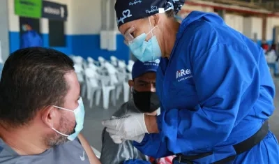 Vacunación contra el Covid-19 sigue en distintos puntos de la capital del Atlántico.