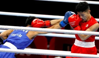 Ryomei Tanaka recibe un fuerte castigo de manos de Carlo Paalam. 