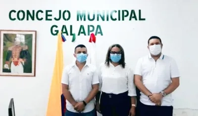 La nueva presidenta, Claudia Villeros, con los vicepresidentes Carlos Villarreal e Isaac Henriquez.