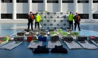 Marihuana y cocaína incautada. 