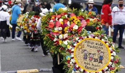Espectacular desfile de los niños silleteros.