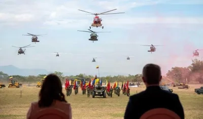 Vicepresidenta y Presidente en durante la conmemoración de los 202 años de la Batalla de Boyacá y Día del Ejército Nacional.