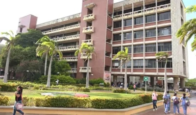 Los docentes piden a las directivas de Uniatlántico cumplir con las obligaciones laborales.