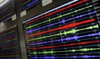  El movimiento telúrico se originó a 32 kilómetros de profundidad bajo la superficie marina.