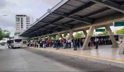 El servicio de Transmetro ha tenido retrasos por la falta de buses.