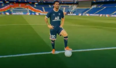 Lionel Messi con el uniforme 30 del PSG.