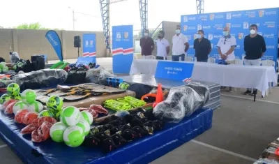 Acto de entrega de implementos.