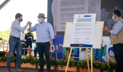 El Ministro Tito José Crissien, el Presidente Duque y el Registrador Nacional, Alexander Vega, 