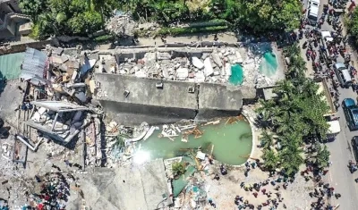 Vista aérea de los destrozos causados por el terremoto.