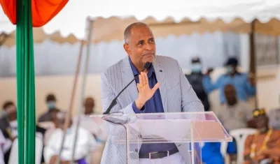 Patrick Achi, Primer Ministro de Costa de Marfil, confirmó el caso en su país.