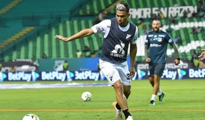 Teófilo Gutiérrez en el calentamiento previo al partido.