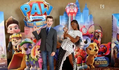 Iain Armitage (izq.) y Marsai Martin prestan sus voces a Chase y Liberty, respectivamente.