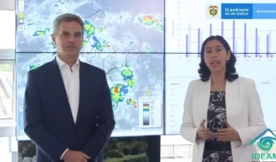 Carlos Correa, ministro de ambiente; y la directora del Ideam, Yolanda González.