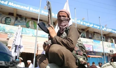 Los talibanes dispararon al aire.