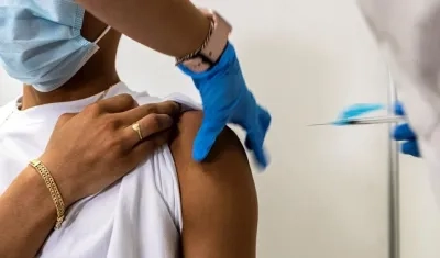  EE.UU. recomendará una dosis de refuerzo de la vacuna anticovid, según medios