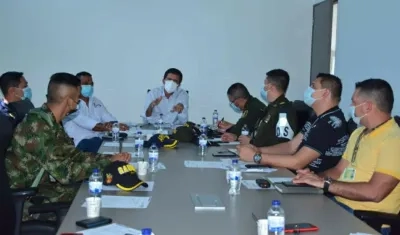 Reunión del alcalde Rodolfo Ucrós con la Fuerza Pública.