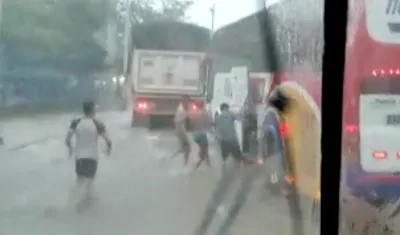 Atracos a buses en Simón Bolívar.