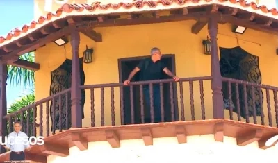 El periodista Jorge Cura Amar, en una de las iglesias en Mompox.