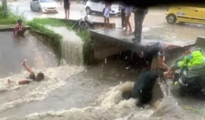 Momento del rescate del niño. 