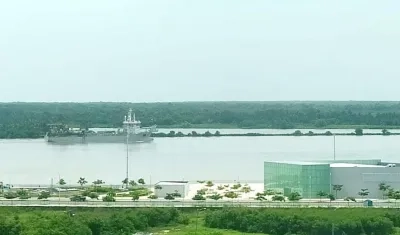 La actual draga 'Taccola' desplazándose a la Sociedad Portuaria de Palermo para ser sometida a revisión técnica.