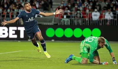 Mbappe celebra un tanto. 