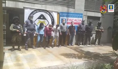 Los capturados por la millonaria estafa.