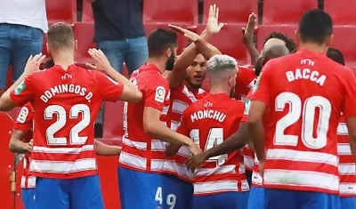 Luis Suárez celebra el gol que le sirvió Carlos Bacca. 