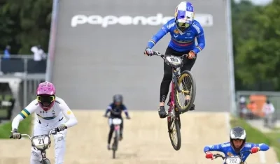 Mariana Pajón al comando de la carrera. 