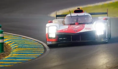 Los carros de Toyota se llevaron el triunfo en la carrera. 