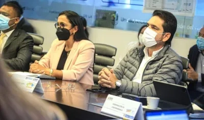 Juan Guillermo Zuluaga, Gobernador del Meta, durante el encuentro con la Ministra.