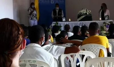 Entrega de los restos de una de las víctimas en El Carmen de Bolívar. 