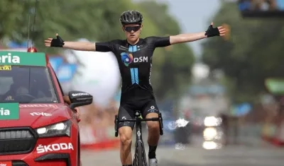 Michael Stoner festeja el triunfo en la etapa de este martes. 