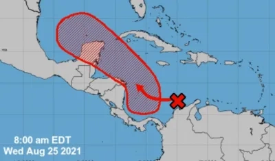 La onda tropical se localiza justo al frente de la costa caribe colombiana. 