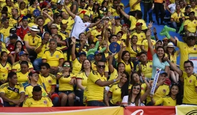 Hinchas de Colombia en las gradas del Metropolitano. 