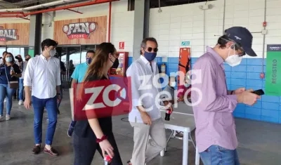 Neven Ilic a su vista al estadio Édgar Rentería. 
