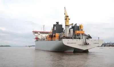 La draga 'Bartolomeu Dias', otra vez en el puerto de Barranquilla.