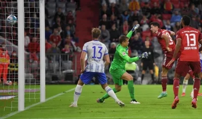 Acción de gol de Robert Lewandowski. 
