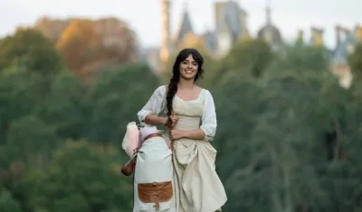 La cantante y actriz cubana-estadounidense Camila Cabello en su papel de 'Cenicienta'.