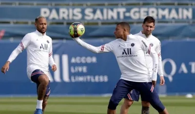 Neymar, Mbappe y Lionel Messi durante un entrenamiento. 