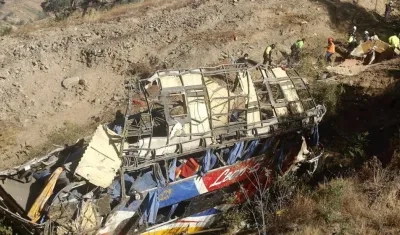 La Policía investiga si el conductor se quedó dormido y perdió el control o si excedió la velocidad.