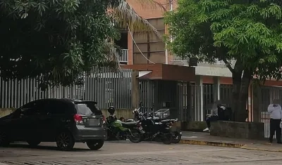Los cuerpos de la pareja permanecen en Medicina Legal. 