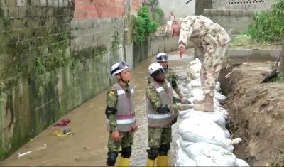 El Batallón de Ingenieros Vergara y Velasco apoyando en la emergencia.