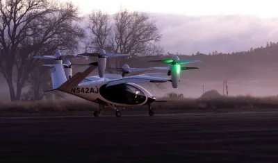Avión eléctrico de despegue y aterrizaje vertical (eVTOL) en la base de vuelo eléctrico de la compañía ubicada cerca de Big Sur, California (EE.UU.). 