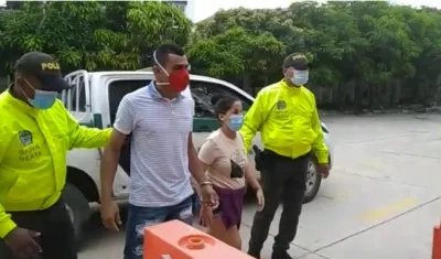 Los dos capturados cuando eran llevados a la URI. 